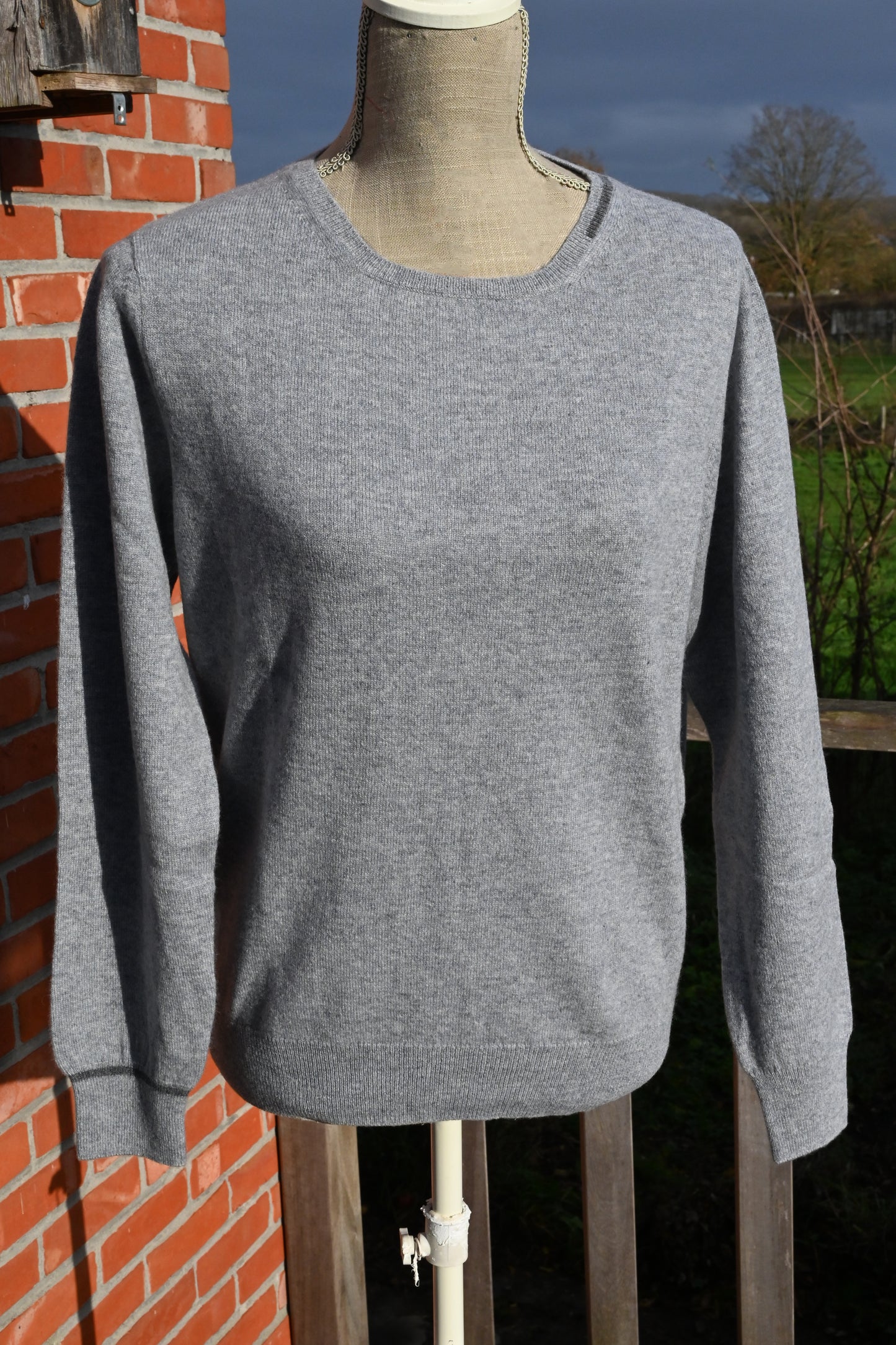 WOMEN'S CASHMERE SWEATER